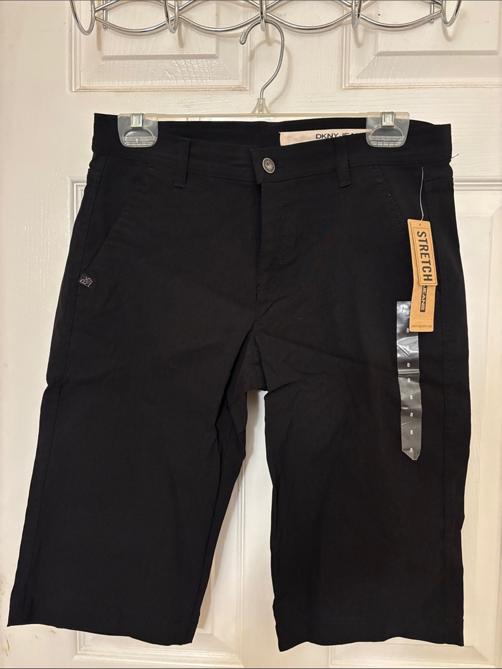 DKNY Black Stretch Bermuda Shorts with Front Pockets nwt size 8